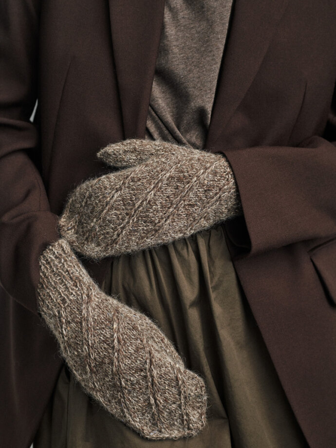 Isager Yarn - HELGA ISAGER og HELGA JÓNA THÓRUNNARDÓTTIR, Handcraft