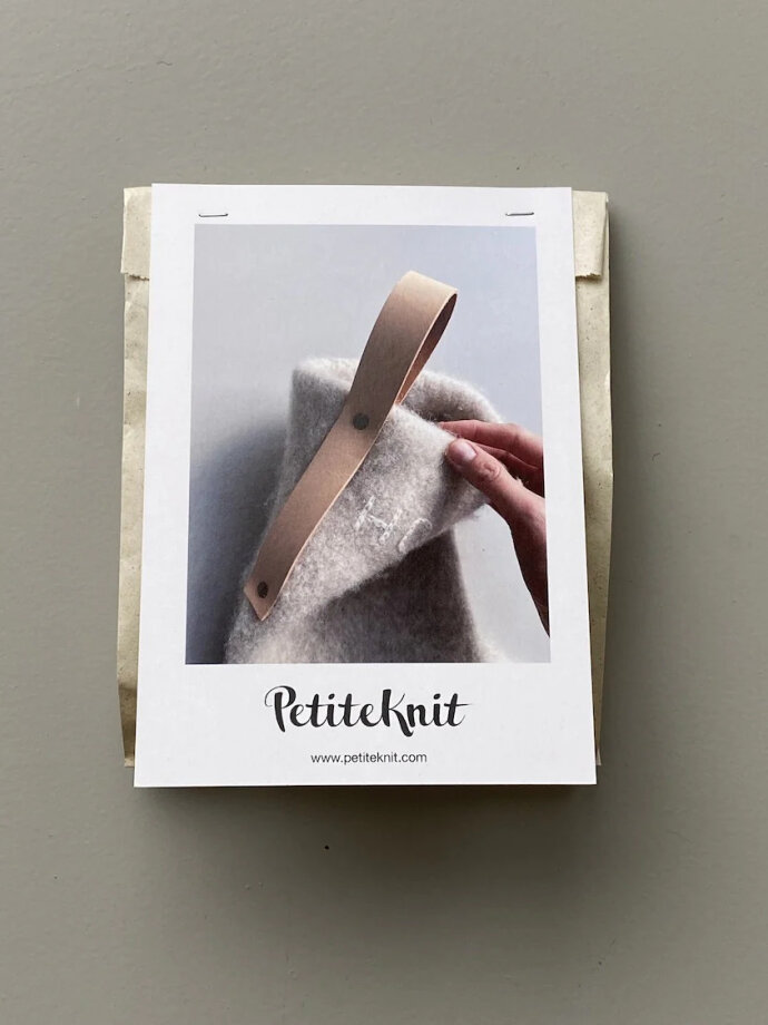 Petiteknit - PETITEKNIT Læderstrop - 'Julesok'