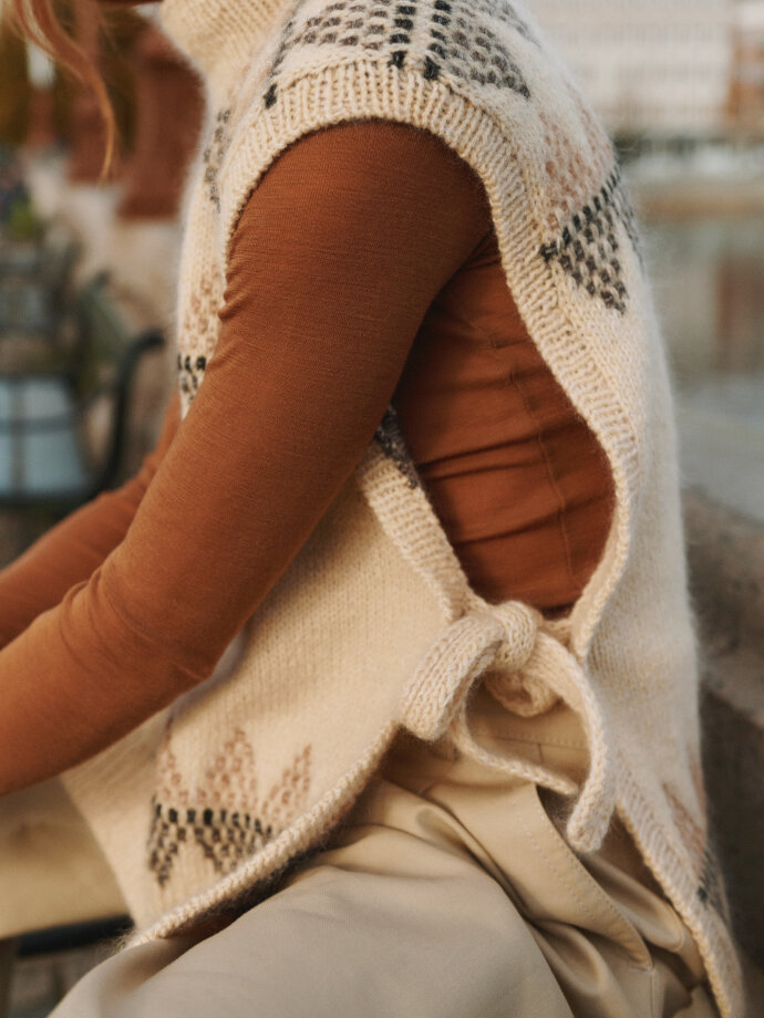 Isager Yarn - GARNKIT 'Beth Warmer & Vest'